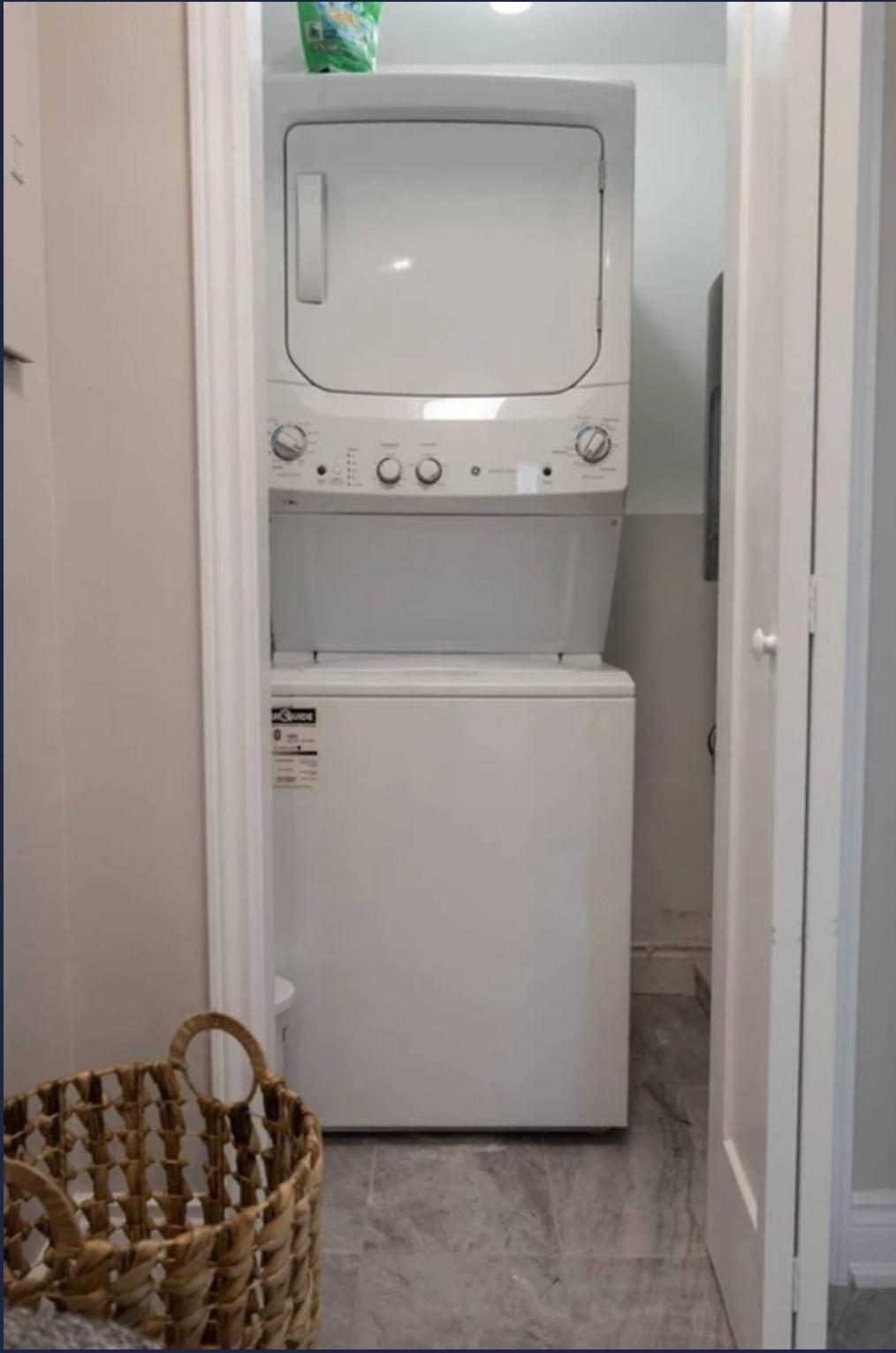 Casa St Clair - Suite -Style Suite W Lrg Patio 토론토 외부 사진