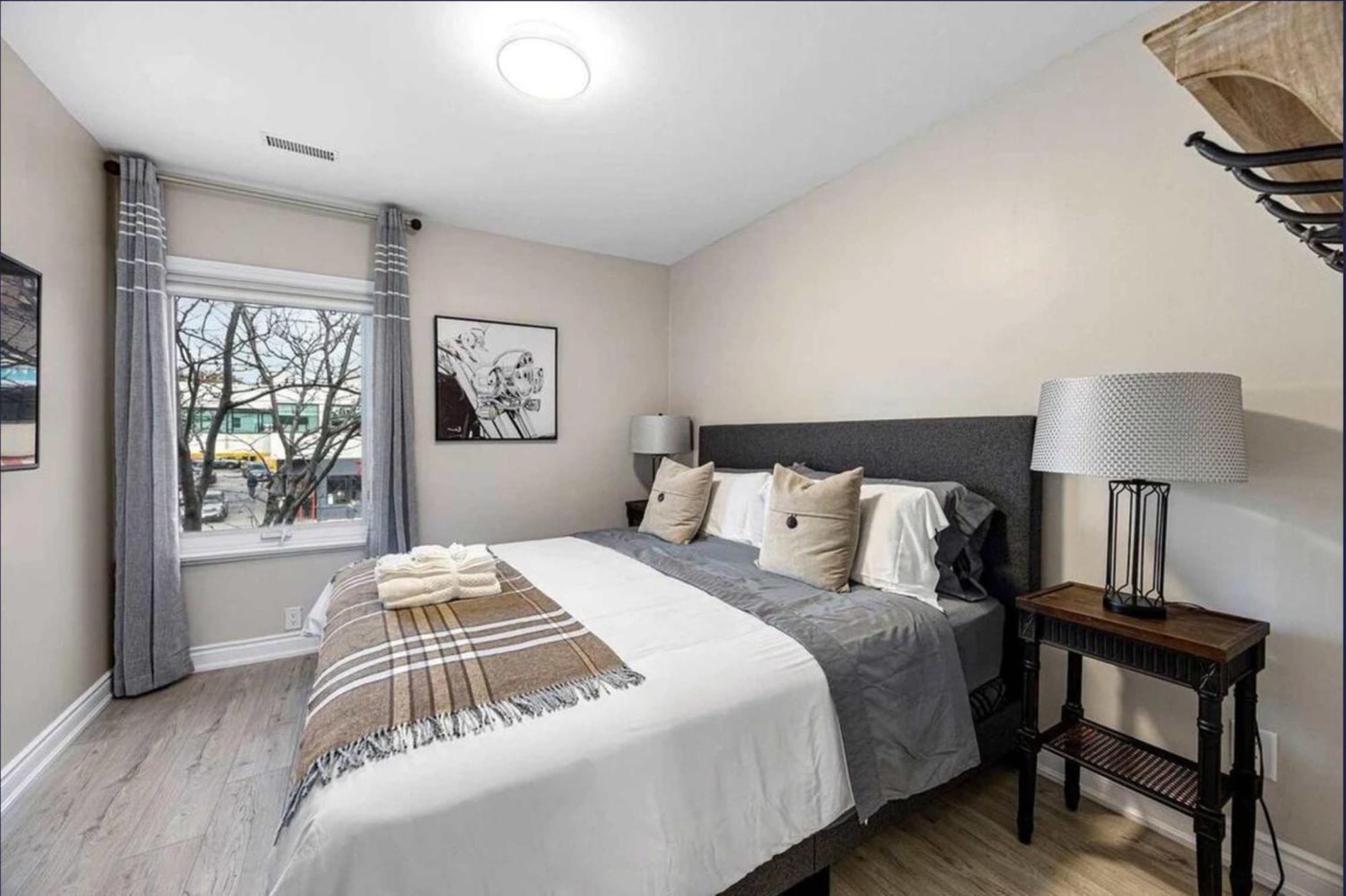 Casa St Clair - Suite -Style Suite W Lrg Patio 토론토 외부 사진